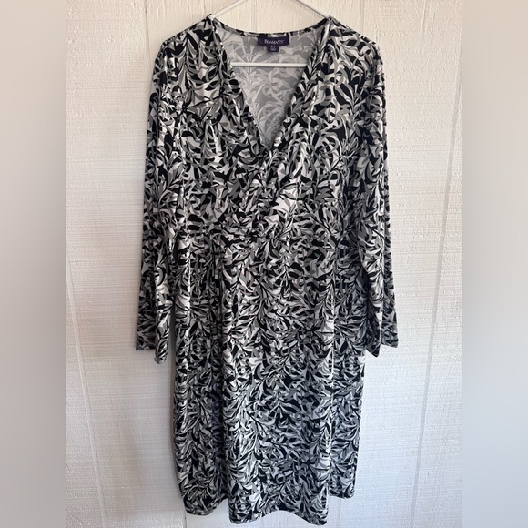 Roaman's Dresses & Skirts - Roaman's size 18w Black & White Leaf-Print Faux Wrap Dress